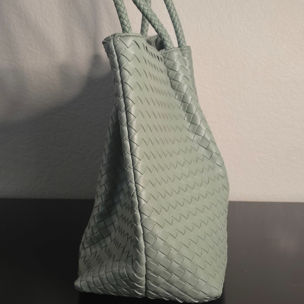 Lulu Dharma mint/pastel green purse - Picture 3 of 7